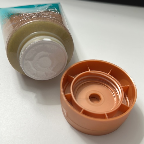 NWT “at the beach” Bath & Body Works Sand &Sea Salt Body Scrub with coconut oil - Picture 5 of 5